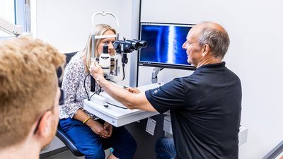 Zertifikatskurse Augenoptik / Optometrie: Kontaktlinsen-Spezialist*in (FH)