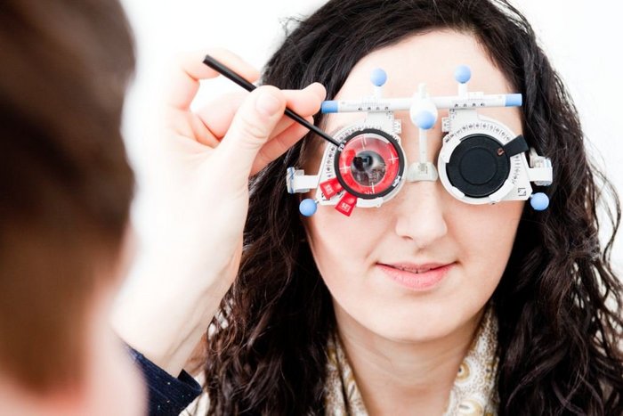 Einleitungsbild: Refraktionsbestimmung für die Ferne