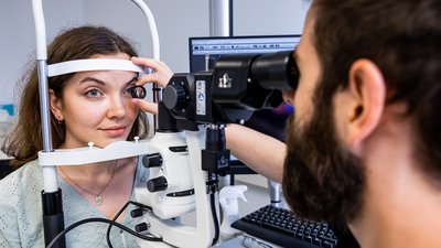 Zertifikatskurse Augenoptik / Optometrie: Optometrist*in (FH)